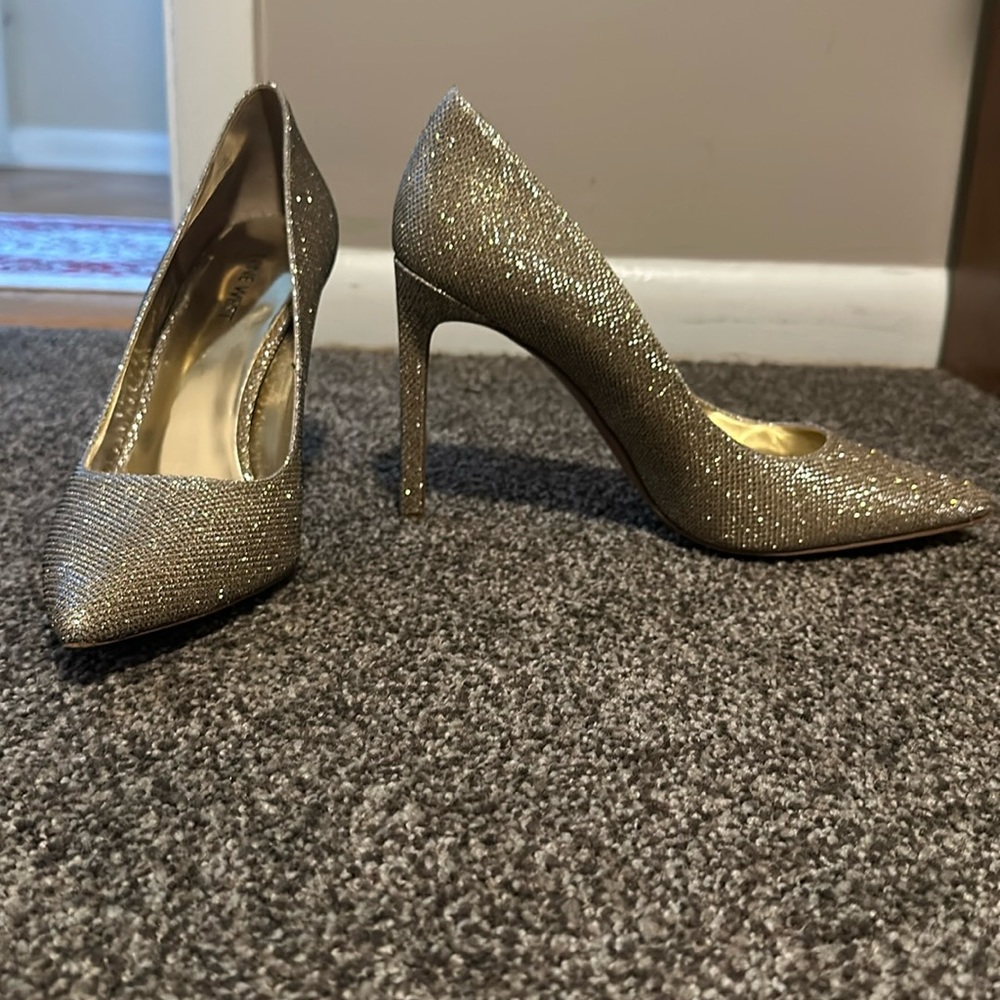 Nine West gold sparkly heels size 10